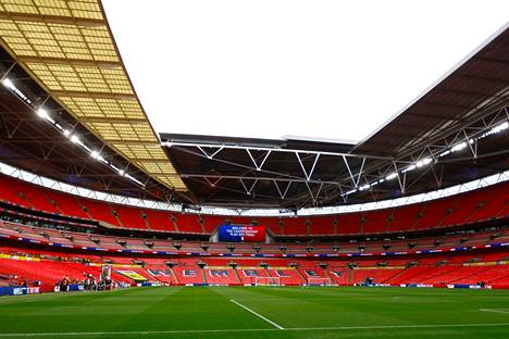 EM-kisojen loppuottelu pelataan Lontoossa Wembleyn stadionilla. Samalla kentällä pelattiin miesten EM-finaali 2021. Kuva FA Cupin finaalista 14.5.2022.