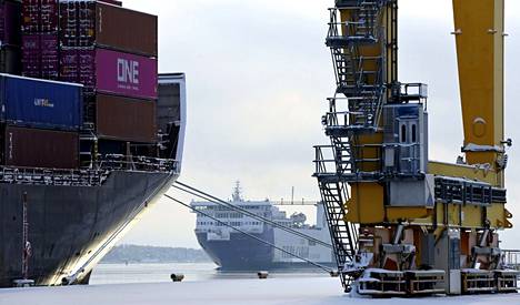Suomen talous on kääntynyt tekniseen taantumaan, kertoo Tilastokeskus. Tältä Helsingin Vuosaaren satamassa näytti 20. helmikuuta. 