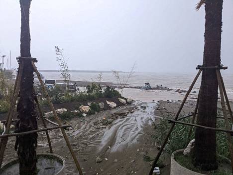 Sade aiheutti saarella tulvia ja maanvyöryjä  italialaisella Ischian saarella.