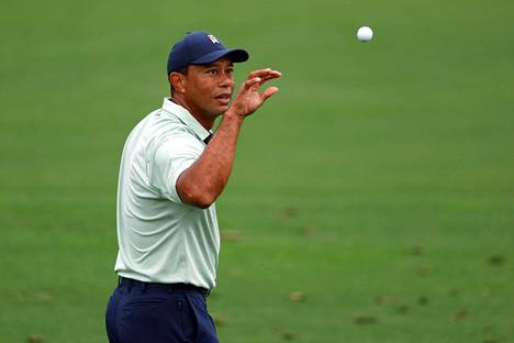 Tiger Woods on harjoitellut viime päivinä tuhansien katsojien edessä.