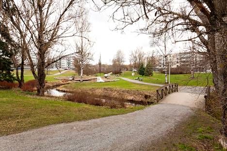 Infrapalveluiden toimialaan kuuluu muun muassa Nokian puistojen, kuten kuvassa olevan Poutunpuiston, hoitaminen.