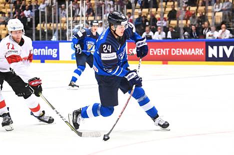 Edellisen kerran Kasperi Kapanen pelasi MM-kisoissa Tanskassa 2017. Suomen kisat päättyivät tappioon puolivälierässä.