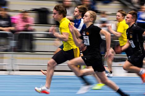 Tampere Junior Indoor Games -kisat käytiin jälleen viikonloppuna. P14-sarjan juoksijat pinkoivat edellisissä kisoissa Pirkkahallissa 12. maaliskuuta 2022.