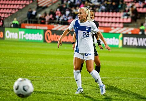 Jutta Rantala kuuluu Suomen naisten maajoukkueen vakiokokoonpanoon mutta pääsee 22-vuotiaana pelaamaan myös alle 23-vuotiaiden maajoukkueessa.