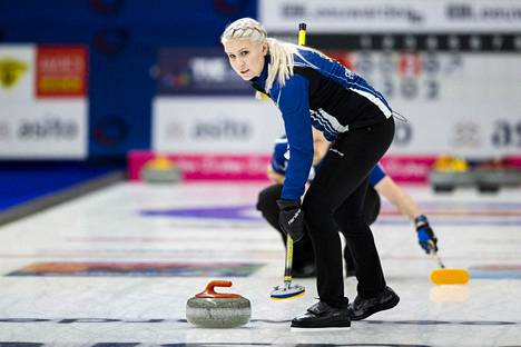 Kausteiden haaveet curlingin olympiapaikasta haihtuivat - Urheilu -  Aamulehti