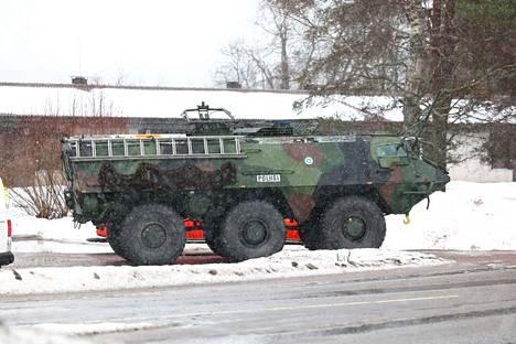 Juupajoen piiritystilanteeseen osallistui myös poliisin panssaroitu ajoneuvo. 