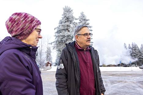 Tohmajärven kirkkoherra Mikko Lappalainen ja hänen puolisonsa Eila Lappalainen ovat pysähtyneet Rautjärvellä matkalla pääkaupunkiseudulle.