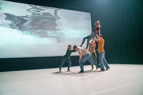Pori Dance Company yhdistää voimansa Tanssiteatteri Minimin kanssa Iiro Näkin koreogafiassa.