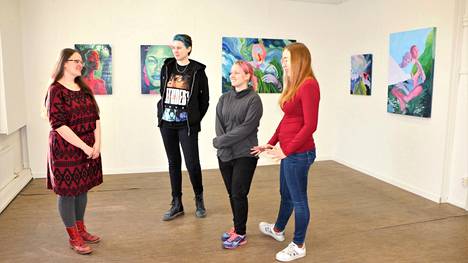 Taideopiskelijat Anna Kallio, Laura Pihlajamäki, Pinja Sietiö ja Miia Sipponen ovat tunteneet toisensa jo ennen Kankaanpään taidekoulua, joten yhteisnäyttely syntyi luontevasti.