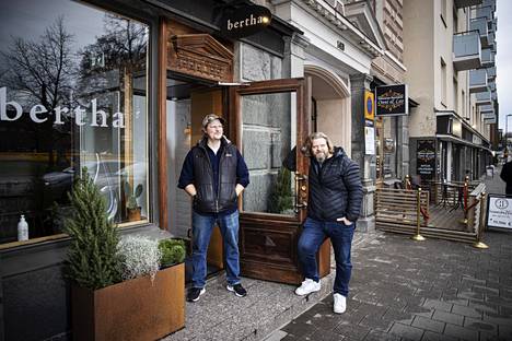 Pekka Salmela ja Mika Roito perustivat Ravinteli Berthan yksitoista vuotta sitten.  Tampereen Rautatienkadusta on tullut varsinainen ravintolakeskittymä.