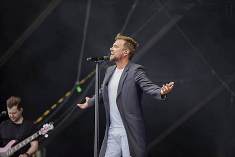 Antti Ketonen esitti Kirjurinluodossa paitsi omaa soolotuotantoa myös vanhan yhtyeensä Neljänsuoran kappaleita.