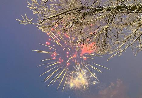 Sastamalassa ainakin Sammaljoen Sampolan pihassa raketit paukkuvat uudenvuoden kunniaksi. Myös Lantulassa väki kokoontuu viettämään vuoden vaihtumista.