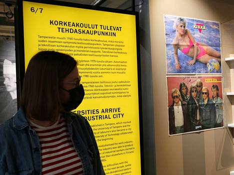 Kikan ja Popedan aidot julisteet olivat näyttelyssä osana teekkarin opiskelijakämpän sisustusta.