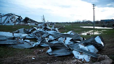 Tornadon tuhoama tehdasrakennus Kentuckyn osavaltiossa.