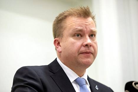 Puolustusministeri Antti Kaikkonen (kesk.) sanoi torstaina eduskunnassa, että lisäpanostuksia tarvitaan niin materiaalipuolelle kuin henkilöstöön.