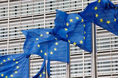 Euroopan unionin liput liehuivat syyskuussa Brysselissä. Parlamentissa saatiin alkuviikosta sorvattua sopu budjetista.