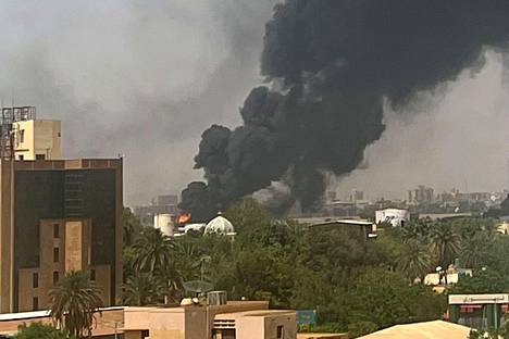 Kuva on otettu Khartumin kaupungista Sudanista 16. huhtikuuta, jossa on käyty taisteluita asuinalueilla. 
