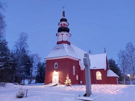 Kuoreveden kirkon katon tervaus on Jämsän seurakunnan kärkihankkeita tulevalle vuodelle.