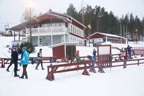 Keurusselän liikuntapuisto toimii uudenvuoden molemmin puolin kahden ison hiihtokisan päänäyttämönä.