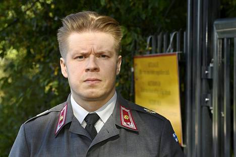 Maanpuolustuskorkeakoulun apulaissotilasprofessori, majuri Antti Paronen Santahaminassa Helsingissä 30. elokuuta 2021.