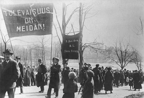 Vappu vietettiin Suomessa sata vuotta sitten nälänhädän partaalla - Kotimaa  - Satakunnan Kansa