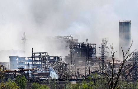 Azovstalin terästehtaan savuavia raunioita ikuistettiin 11. toukokuuta Mariupolissa, Ukrainassa.
