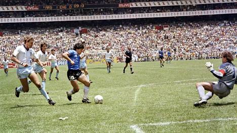 Diego Maradona teki kaksi maalia Englannin verkkoon vuoden 1986 MM-kisoissa.