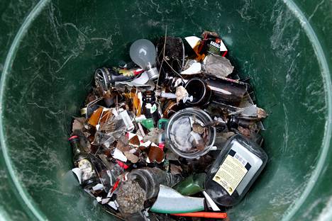 Kotien vaaralliset jätteet pitää kierrättää huolellisesti, jotta ne eivät aiheuta vaaraa kenellekään.
