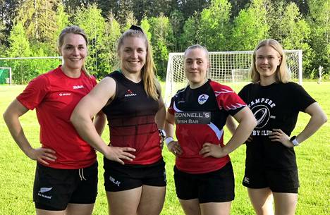 Tampere Rugby Clubin Hanna Visuri (vas.), Anna Soiluva, Sarianna Haavisto ja Kiira Kupiainen ovat valmiina taistelemaan Euroopan pelikentillä.