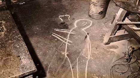 Henkirikoksen uhri kuvattiin rikospaikalla, mutta kuvasta tuli liian epäselvä. Myöhemmin vainajan asento piirrettiin lattiaan liidulla. 