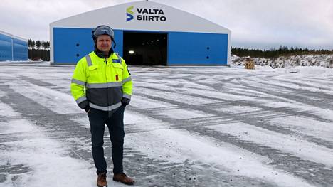 Valtasiirto vastaanotti uuden hallin Harjavallan Sievarissa viime viikolla. Seuraavaksi yhtiö alkaa rakentaa aluelämpöverkostoa, kertoo Valtasiirron toimitusjohtaja Ville Saari.