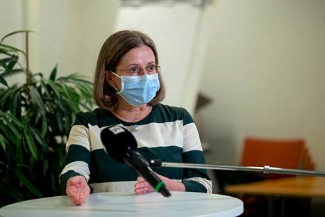 Osastonylilääkäri Jaana Syrjänen Taysin infektioyksiköstä on yksi koronanyrkin asiantuntijoista.