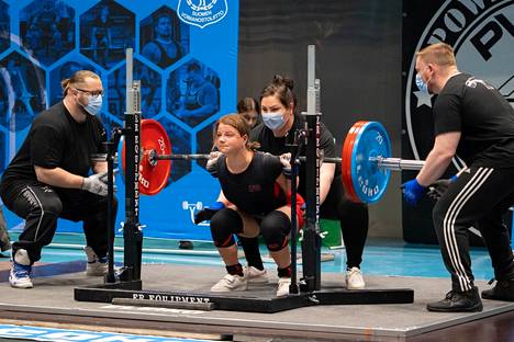 Voimanostossa huipputuloksien päivä – Fanny Lamminen ja Olivia Kyösti  nostivat Suomen ennätykset - Urheilu - Satakunnan Kansa