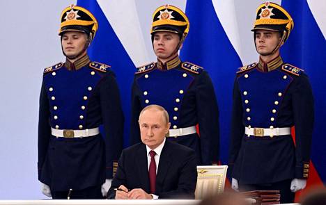 Venäjän presidentti Vladimir Putin osallistui seremoniaan, jossa hän allekirjoitti ”liittymissopimukset” Ukrainan Donetskin, Luhanskin, Hersonin ja Zaporižžjan ”liittämisestä” Venäjään 30. syyskuuta.
