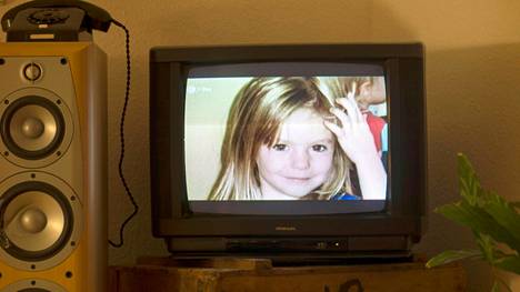 Brittiläinen Madeleine McCann katosi perheensä lomamatkan aikana Portugalin Algarvessa vuonna 2007. Hän oli tuolloin kolmevuotias. Madeleine McCannin kuva näkyi televisioruudussa Berliinissä 16. lokakuuta 2013.