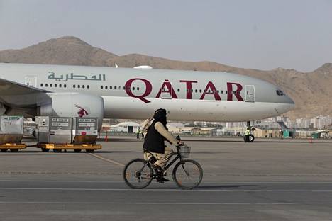 Qatar Airwaysin koneita käytettiin länsimaisten ihmisten evakuoimiseen Afganistanista, kun Taleban otti valtion haltuunsa elokuussa 2021. Myös Suomen ulkoministeriö käytti evakuointeihin qatarilaista lentoyhtiötä.