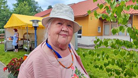 Nörttimummoksi tunnustautuva Ritva Koivulahti harrastaa muistipelisovelluksia ja on 60 vuodessa juurtunut Multialle. 