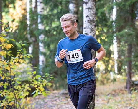 Toni Miettinen juoksi 18 kilometrin matkan pienellä kahden kilometrin lisämausteella. Hän eksyi reitiltä, mutta parista ylimääräisestä kilometristä tuli vain mukava lisä.