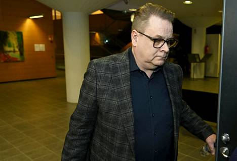 Katri Kulmunin entinen erityisavustaja Kari Jääskeläinen kuvattiin Helsingin käräjäoikeudessa 26. tammikuuta.