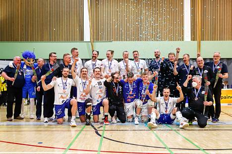 Akaa-Volley voitti SM-pronssia 2021–2022 miesten lentopalloliigassa.