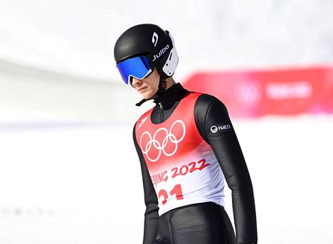 Antti Aalto ponnisti Zhangjiakoun HS140-mäestä karsintakilpailussa 126,5 metriä.