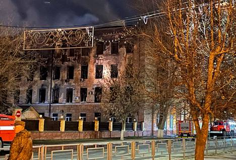 Venäjän Tverissä syttyi huhtikuussa tulipalo asevoimien tutkimuskeskuksessa, jossa valmistettiin Iskander-ohjuksia. Reutersin välittämä silminnäkijäkuva.
