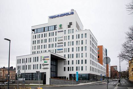 Tampereella Solitan toimipiste sijaitsee keskustassa junaraiteiden vieressä Technopolis Asemakeskuksessa. Aamulehti kuvasi rakennuksen toukokuussa 2021.
