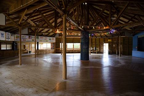 Vuonna 1959 rakennetussa paviljongissa on suuri tanssilattia, 340 neliömetriä.