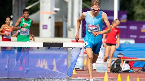 Eemil Helanderin kauden päätavoite on menestyä estejuoksussa alle 23-vuotiaiden EM-kisoissa heinäkuun puolivälissä Espoossa. Kuva nuorten EM-kisoista Tallinnassa vuonna 2021, joissa Helander sijoittui 3 000 metrin estekisassa neljänneksi.
