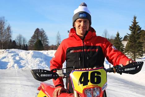Jämsäläinen, JSMK:n, Eemil Pohjola ajoi enduron SM-sarjan avauksessa lauantaina voittoon. 