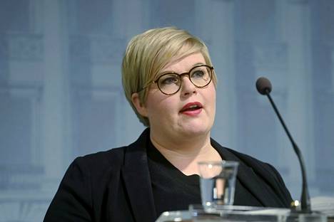 Valtiovarainministeri Annika Saarikko (kesk).