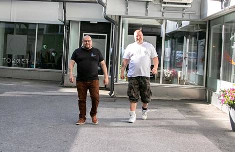 Kimmo Limnell ja Joni Salonen kipparoivat Airionkulman sisäpihalla sijaitsevaa ravintola Torgetia uuteen suuntaan. Limnell yrittäjänä ja Salonen keittiömestarina.