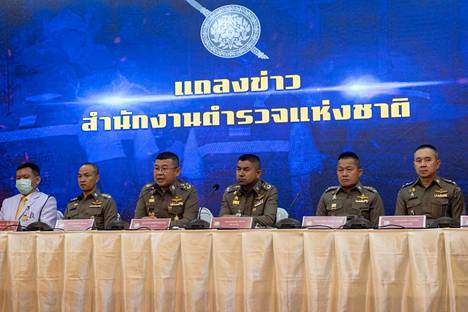 Poliisi piti syanidimurhista tiedotustilaisuuden Thaimaan pääkaupungissa Bangkokissa 3. toukokuuta.
