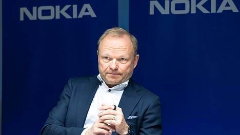 Nokian toimitusjohtaja Pekka Lundmark kuvattuna Tampereella joulukuussa 2021.